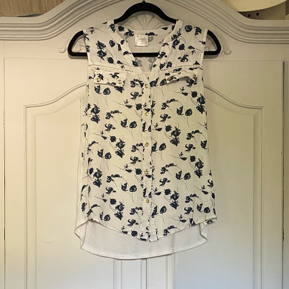 5/$25 white floral button up maternity blouse